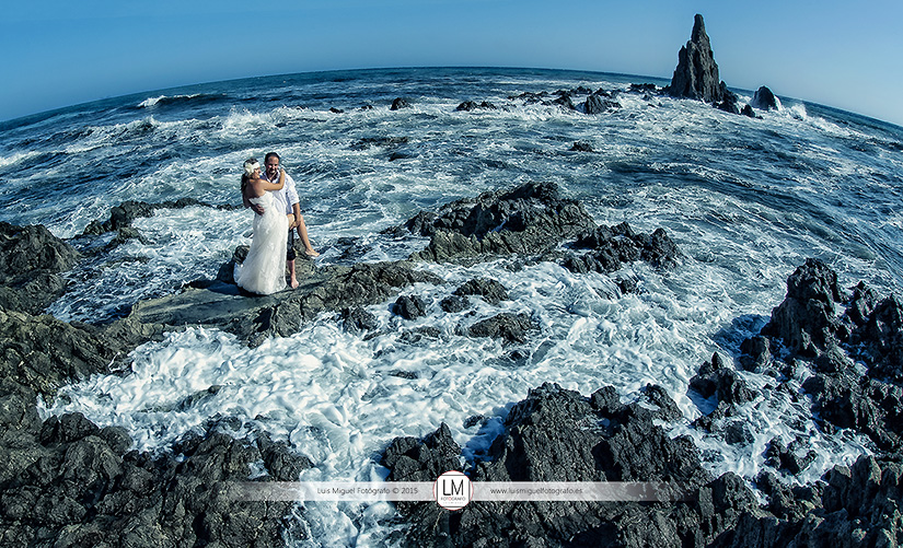 Fotógrafos de Jódar con boda en la playa de almería