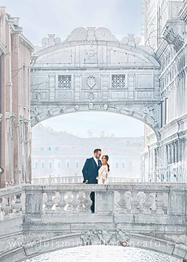 Foto de boda en el Puente de los suspiros de Venecia Foto de boda en el Puente de los suspiros de Venecia