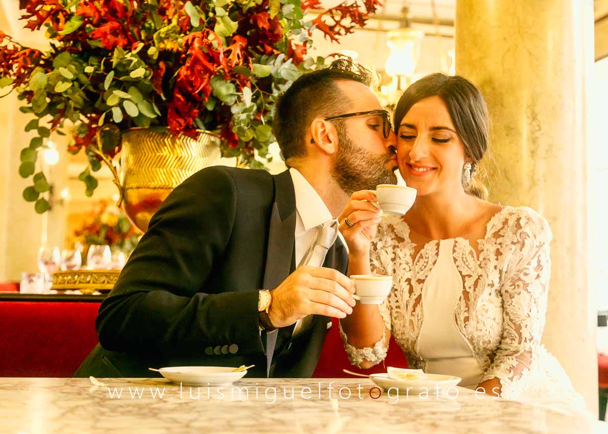 Fotos de boda En el mítico Caffe Pedrocchi de Padova Fotos de boda En el mítico Caffe Pedrocchi de Padova